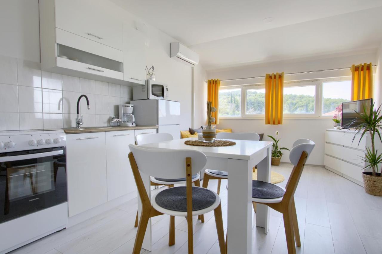 Mihaela Apartment *