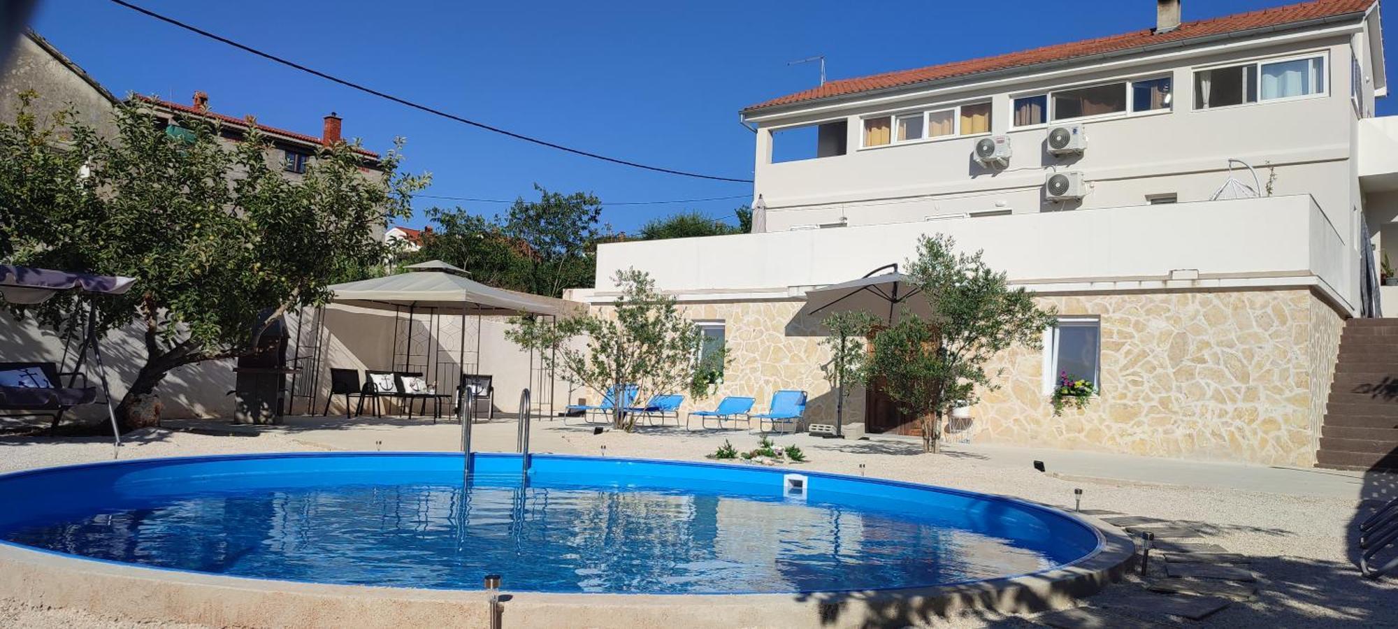 Mihaela Apartment *